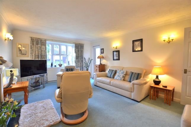 26, Primrose Walk, Fleet photo 4