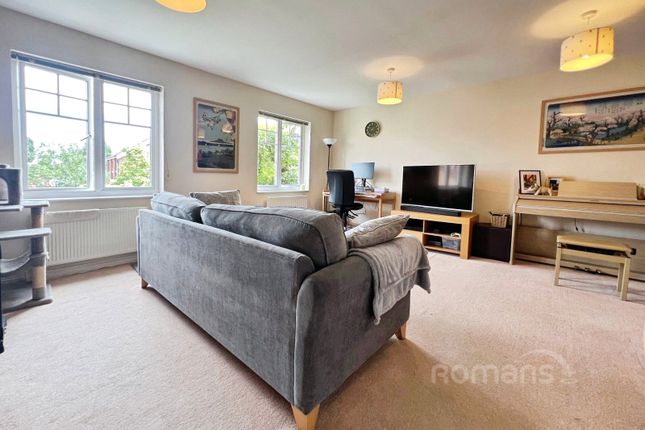 11, Egret Gardens, Hampshire photo 2