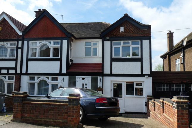 Flat to rent in Windermere Avenue, Wembley