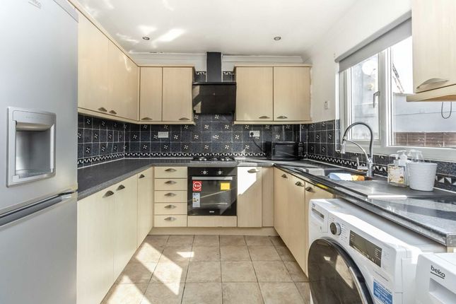 29, Rosslyn Avenue, Feltham photo 4