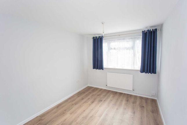 32, Mitchell Close, Dartford photo 5