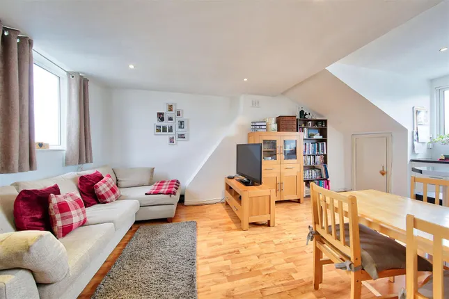 Property 1 of 7. 242c_Earlsfield_Road_Image8_14323_4.Jpg