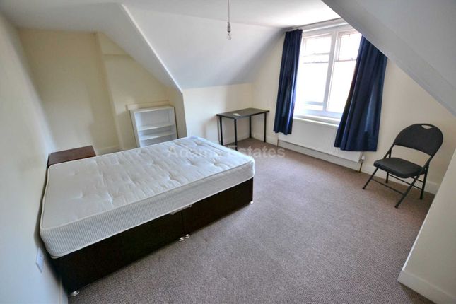 Flat to rent in Christchurch Road, Reading