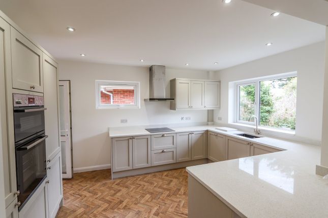 151, Cooden Drive, Bexhill-on-Sea photo 2