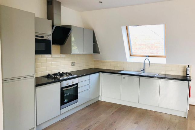 Flat 3, Willoughby Road, London photo 3