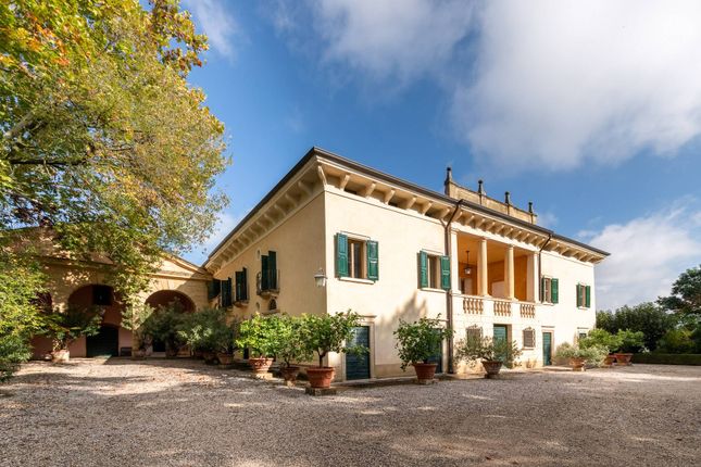 Thumbnail Villa for sale in Via Delle Ruine, San Pietro In Cariano, Veneto