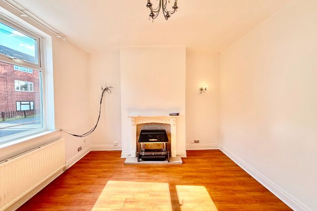 7, Gorseyfields, Tameside photo 2