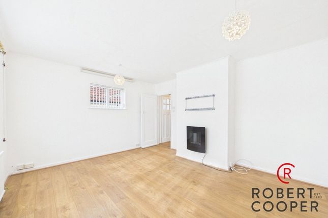 Woodford Crescent, Pinner photo 4