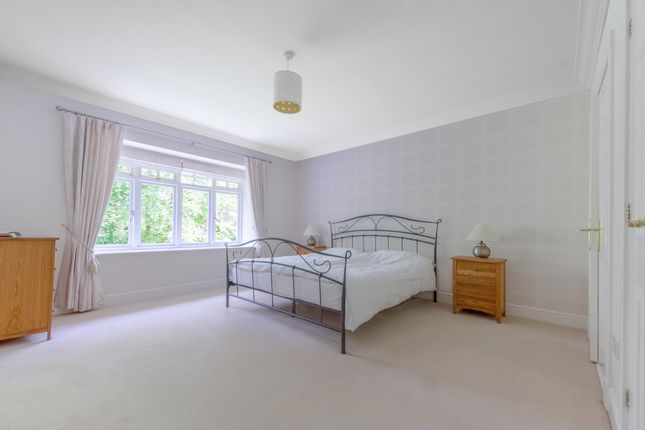 Detached house to rent in Highfield Road, West Byfleet