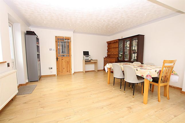 28, Springbanks Way, Northampton photo 4