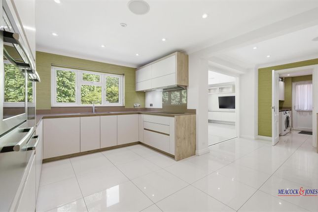 Bransbury, 38, Longaford Way, Brentwood photo 3