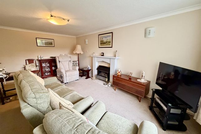 9, Thirsk Drive, Leeds photo 2