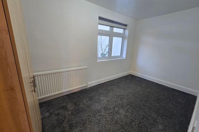 Meadow Close, Enfield photo 5