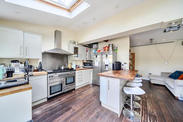 102, Melbourne Road, Bushey photo 2
