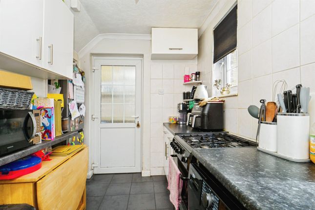 108, Milner Crescent, Canterbury photo 4