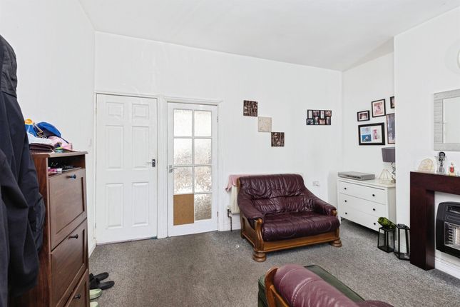 52, Thornton Lane, Bradford photo 4