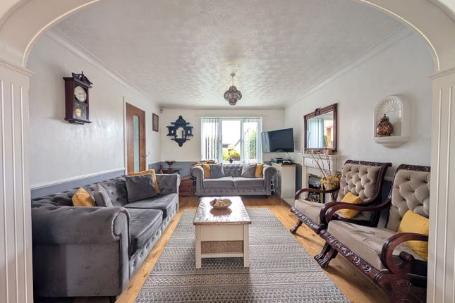 7, Carnoustie Grove, Bingley photo 3