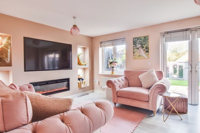 8, Ainsworth Drive, Dunmow photo 2