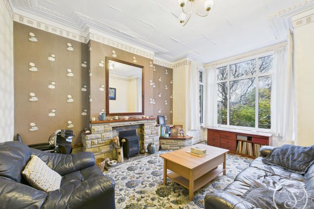 5, Hollyshaw Walk, Leeds photo 2