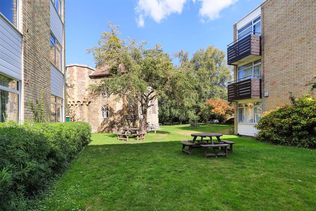 2-bed flat on Flat 20 Chesterton Towers, Chapel Street, Cambridge, £295,000