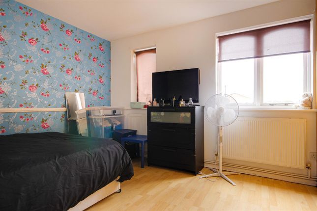 220, Larmans Road, Enfield photo 4