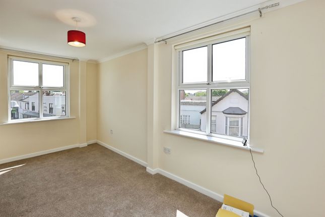 Flat 15, Cray House, 40, Stoke Road, Gosport photo 4