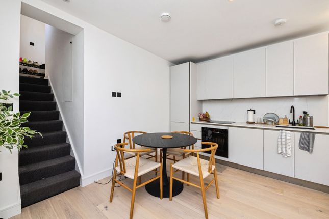 2-bed flat on 2 Gramercy Park Apartments, 1C, Ellsworth Street, London, £3,500/mo