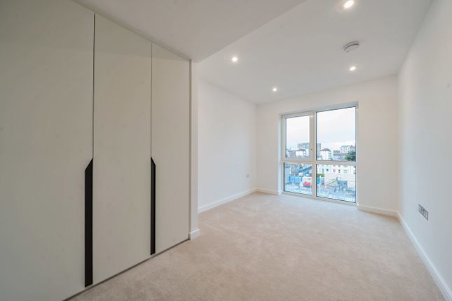 Flat for sale in Parrs Way, Hammersmith