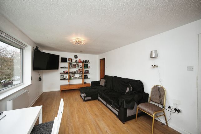 9, Langham Gardens, Taunton photo 3