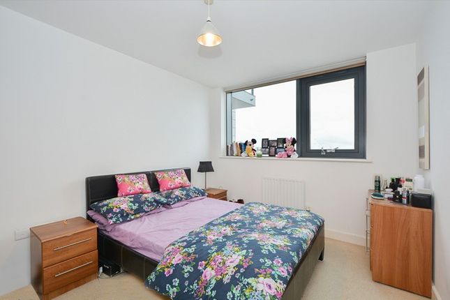 Flat for sale in Blackwall Way, Canary Wharf