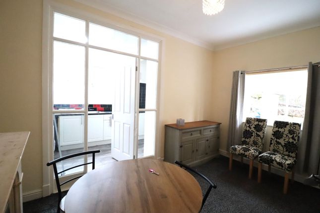 14 Russell Place, Blackburn photo 4