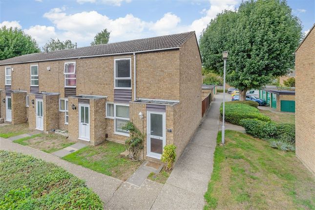 2-bed terraced on Farm Holt New Ash Green, Longfield, £250,000