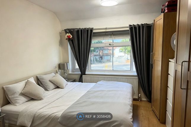 Overbury Crescent, New Addington, Croydon photo 2