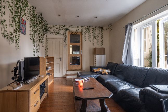 Flat 2, 50 Queens Road, Newcastle Upon Tyne photo 3