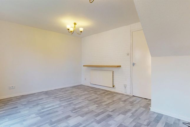 106, Montgomery Crescent, Milton Keynes photo 4