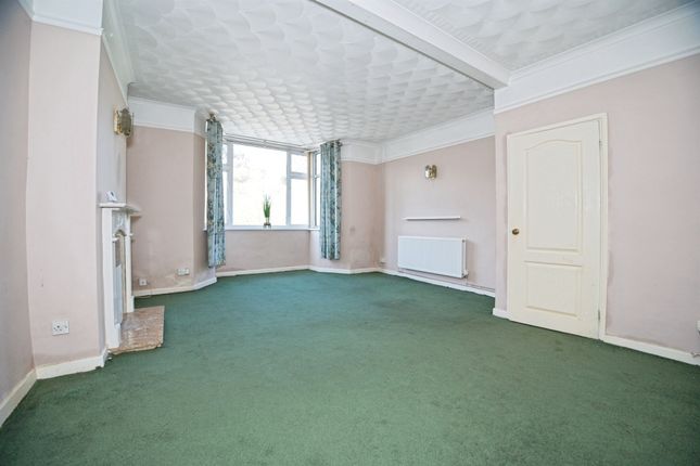29, Victoria Road, Abertillery photo 3