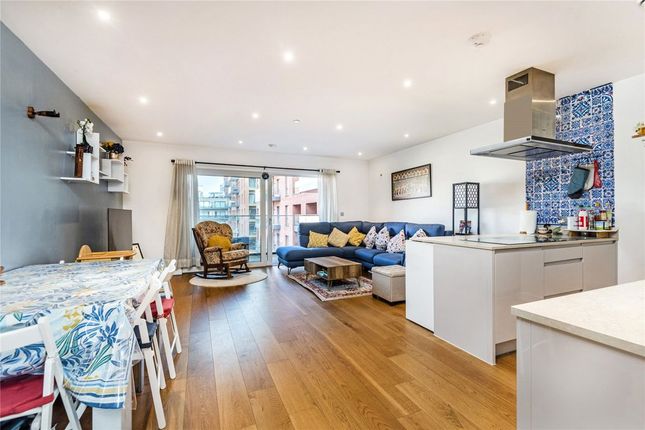 Flat 16, Quassia House, 36, Thonrey Close, London photo 3
