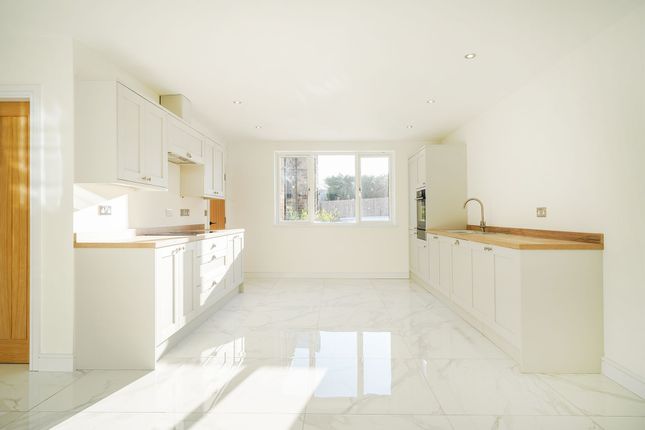 5 Totley Hall Court, Sheffield photo 3