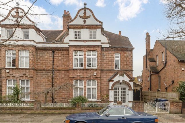 Thumbnail Flat for sale in Queen Annes Grove, London