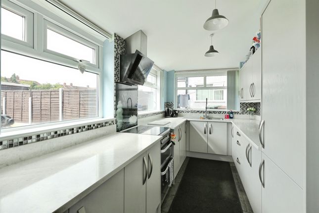 49, Doncaster Road, Worksop photo 4