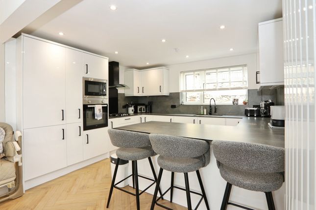 31, Bryntirion, Caerphilly photo 4