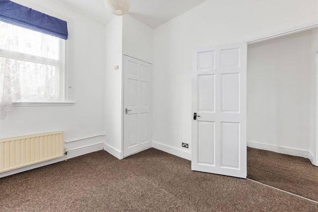 Flat to rent in Melville Road, London