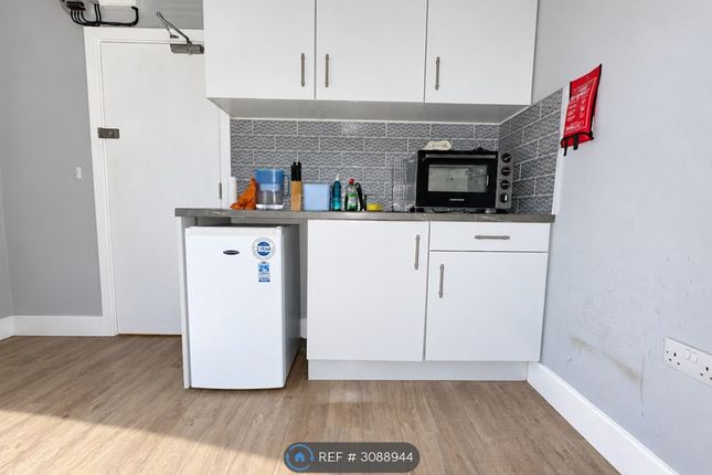 Flat, Enfield photo 4