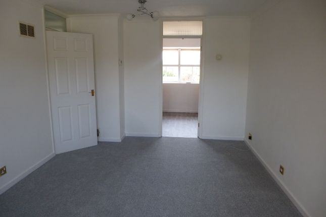 35, Dunbar Drive, Reading photo 2