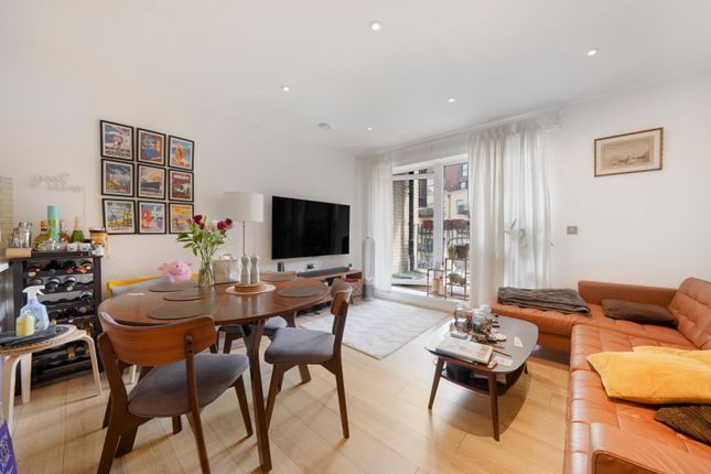 Flat 202, Knowles Court, 18, Brumwell Avenue, Woolwich photo 3