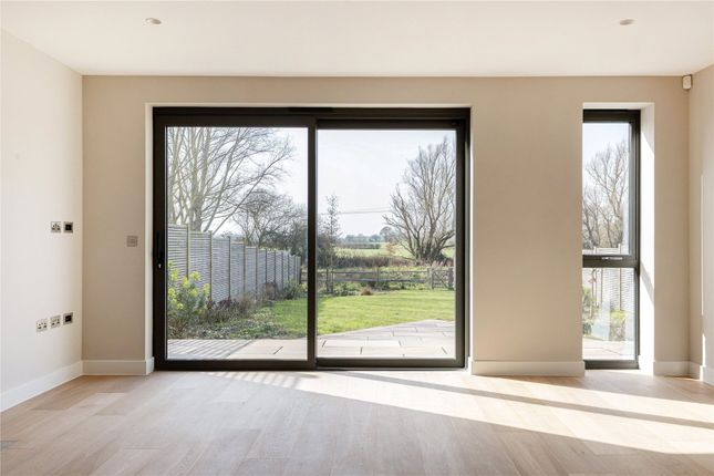 8, Sandpiper Close, Ashford photo 3