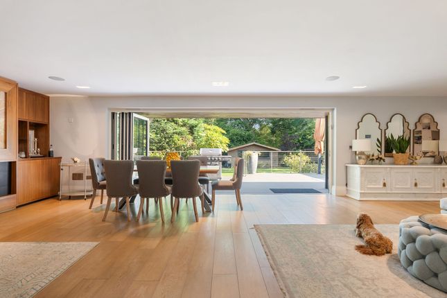 9 The Rose Walk, Radlett photo 2