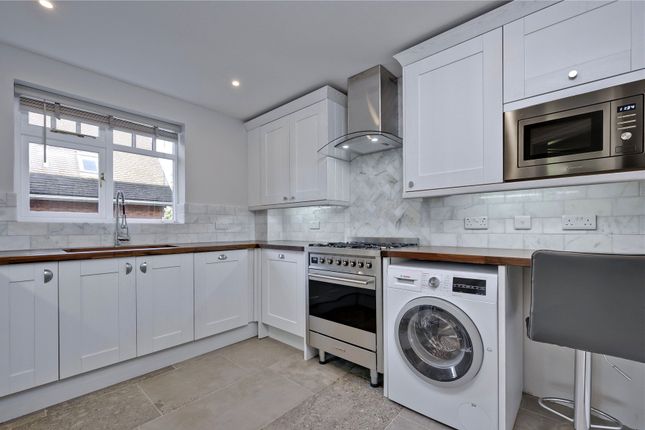 Flat 3, The Brecons, 27, Woodland Grove, Surrey photo 2