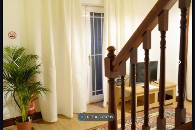 3-bed flat on Cardigan Bay Guest House Aberystwyth, Marine Terrace, Aberystwyth, £1,200/mo