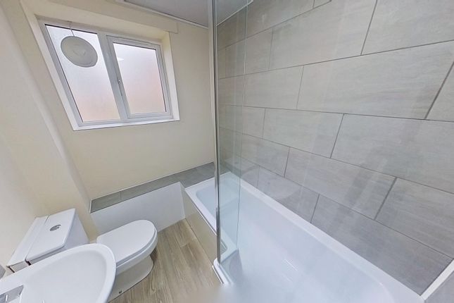 Regency Court, Bradford photo 2
